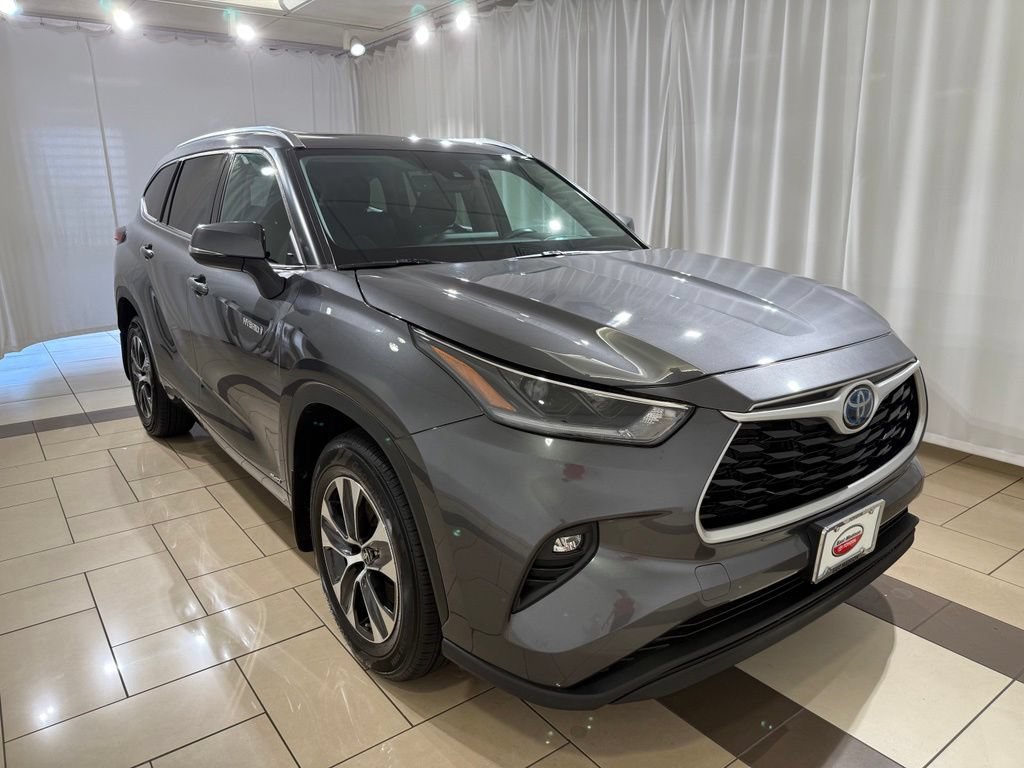 Used 2021 Toyota Highlander XLE AWD/4WD image 7