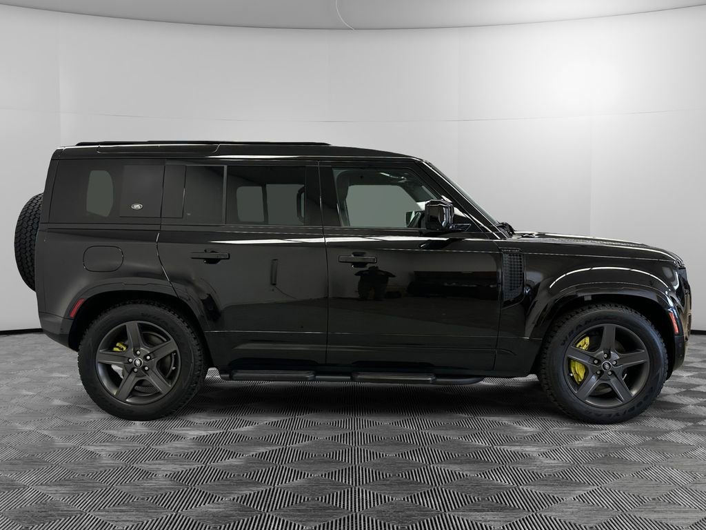 Used 2024 Land Rover Defender 110 X-Dynamic SE image 6