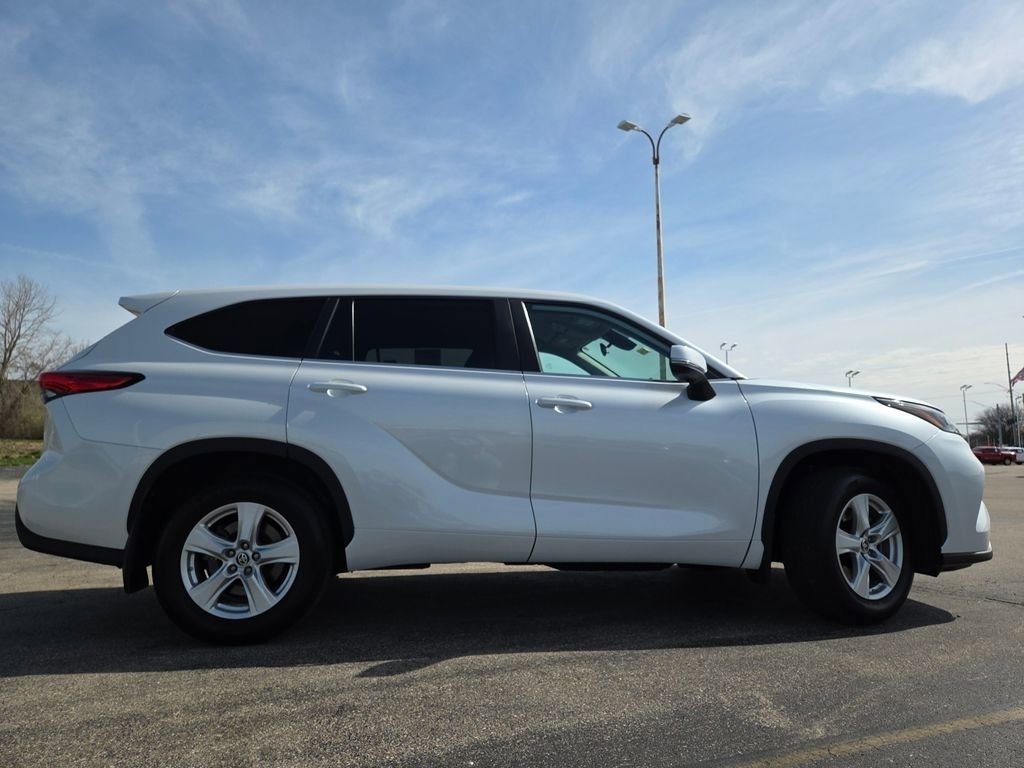 Used 2023 Toyota Highlander L image 24
