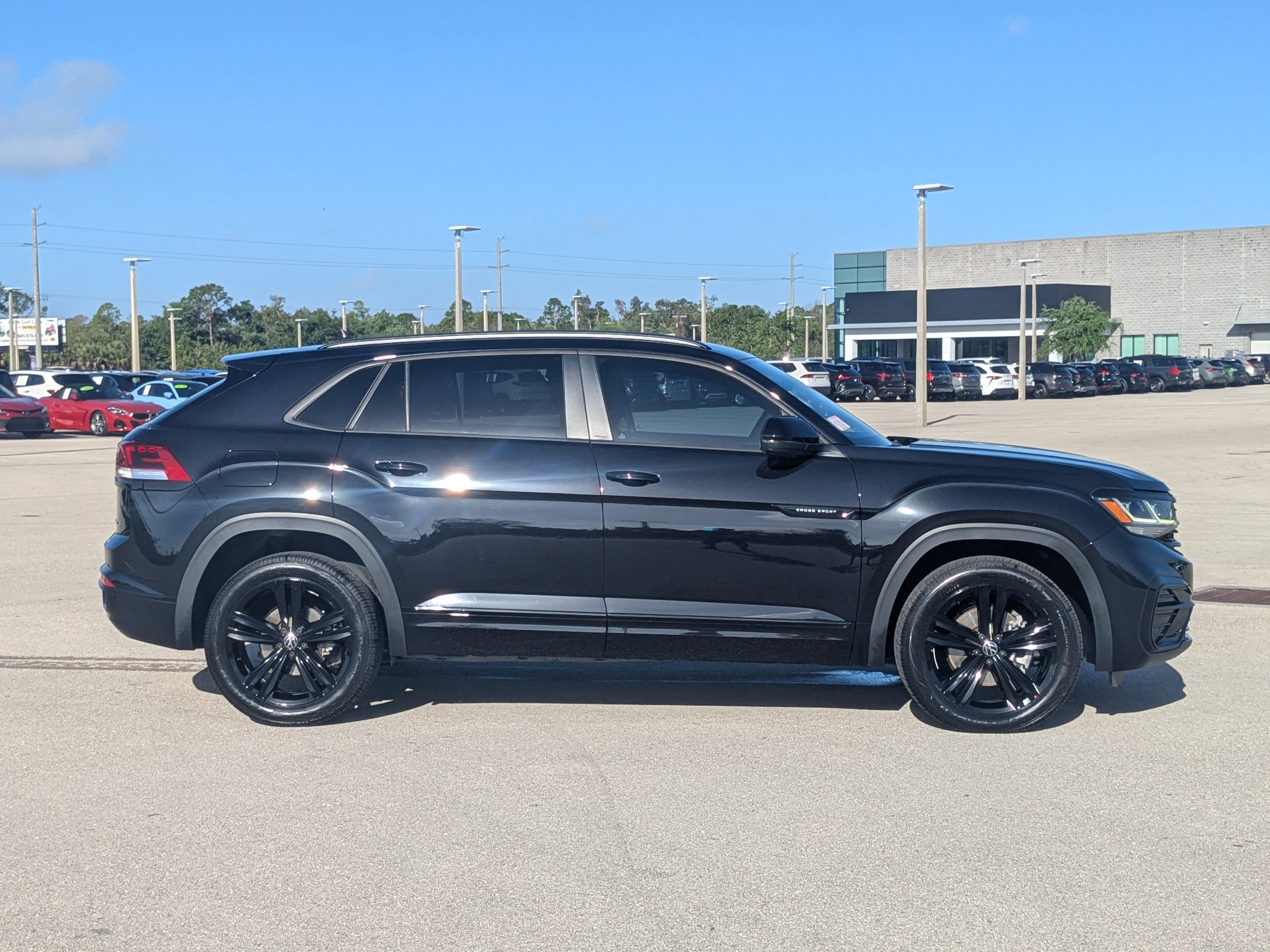 Used 2023 Volkswagen Atlas Cross Sport SEL image 4