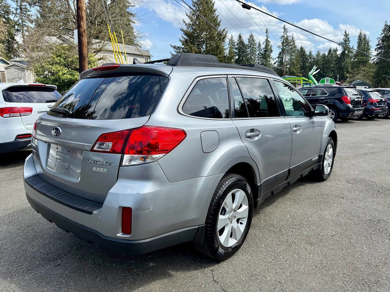 Used 2011 Subaru Outback 2.5i Premium AWD/4WD image 6