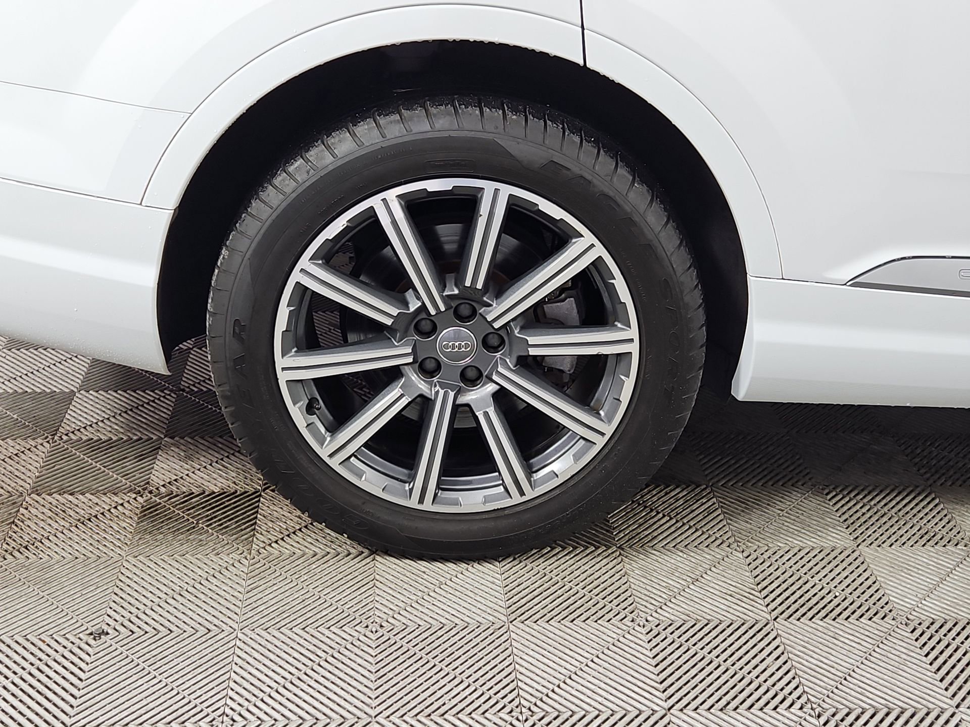 Used 2017 Audi Q7 3.0T Premium Plus w/ Premium Plus Package image 9