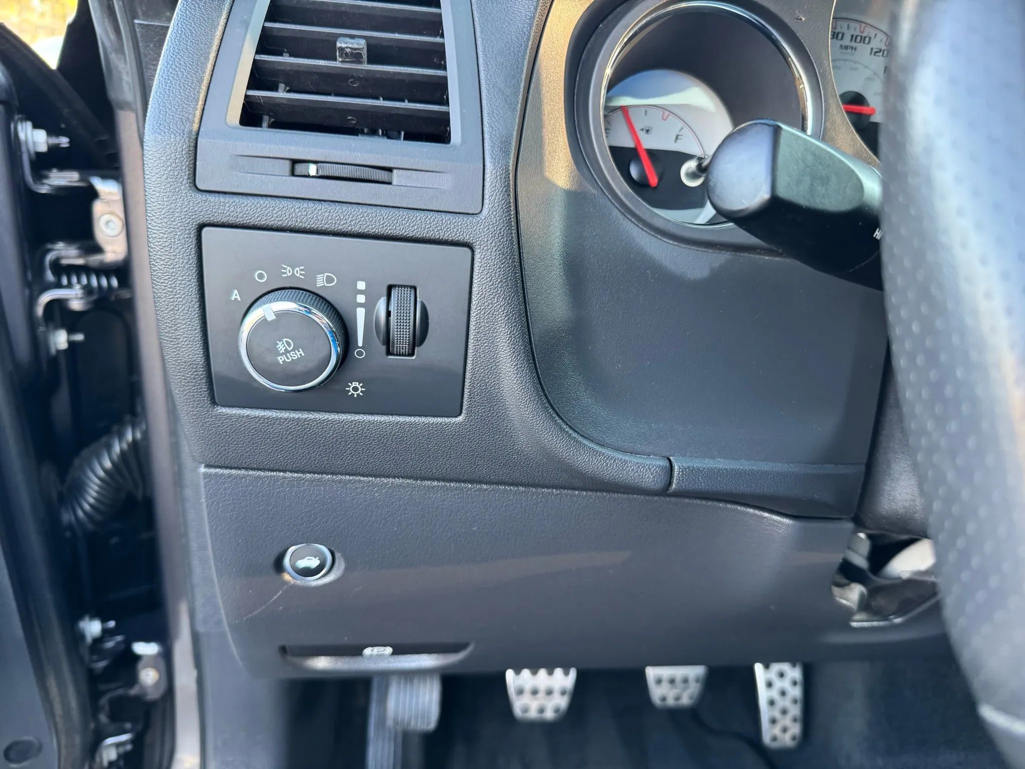 Used 2014 Dodge Challenger SRT8 w/ Harman/Kardon Audio Group image 35