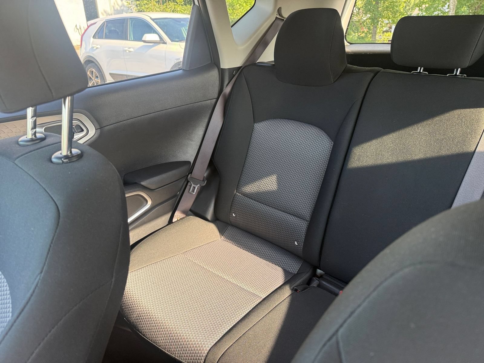 Used 2025 Kia Soul LX w/ LX Technology Package FWD image 37