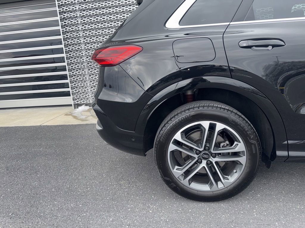 Used 2025 Audi Q5 Premium w/ Convenience Package image 11