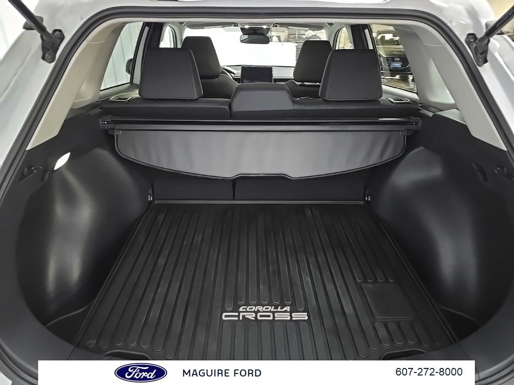 Used 2023 Toyota Corolla Cross LE w/ Moonroof Package image 15