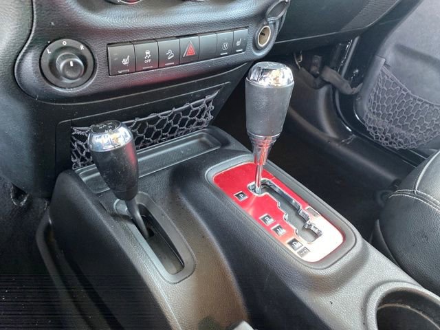 Used 2015 Jeep Wrangler Unlimited Rubicon image 12