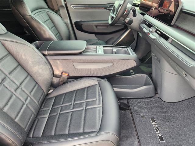 New 2026 Kia EV9 Land w/ Nightfall Edition Package image 32