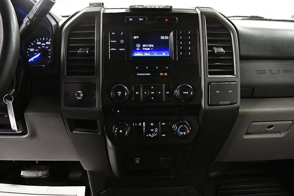 Used 2017 Ford F550 2WD Regular Cab Super Duty image 17