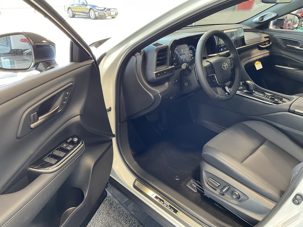 New 2026 Toyota Crown Platinum image 10