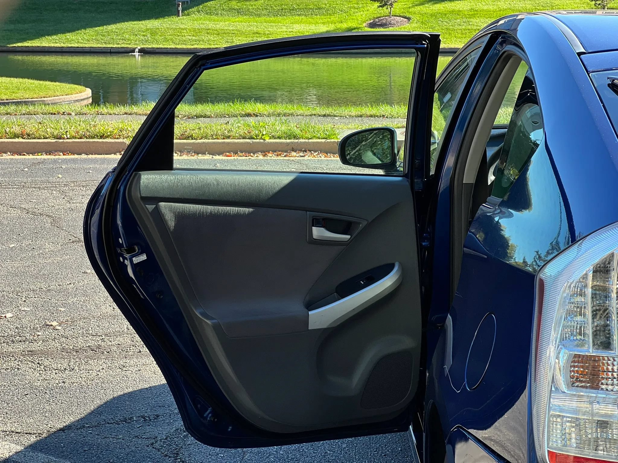 Used 2010 Toyota Prius Five FWD image 32