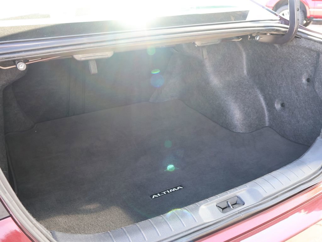 Used 2025 Nissan Altima 2.5 SV FWD image 15