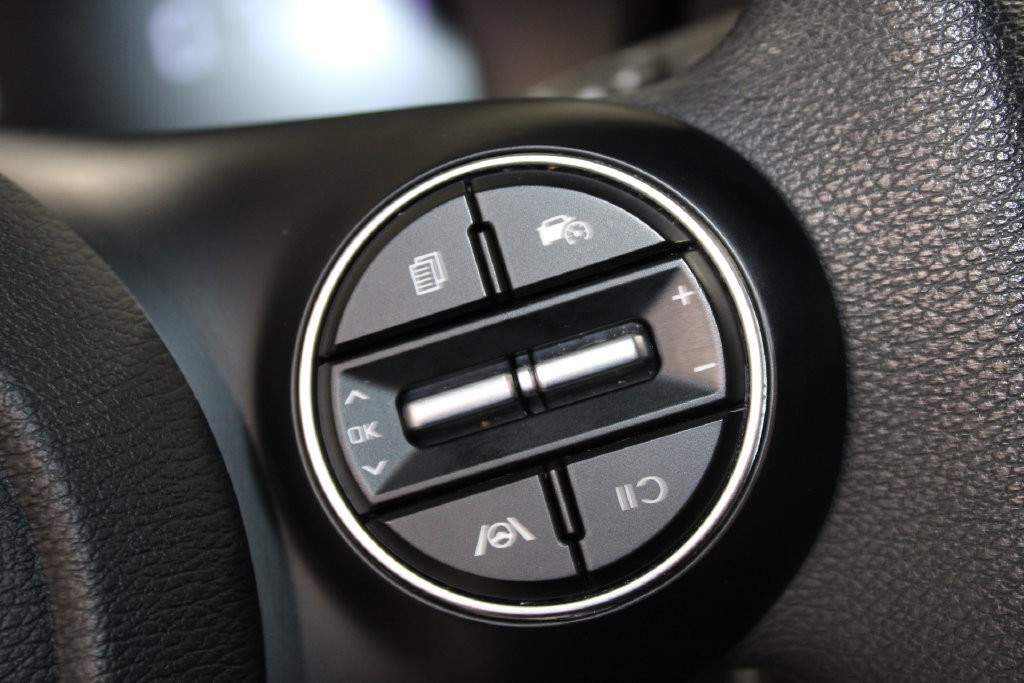 Used 2025 Kia Soul LX w/ LX Technology Package FWD image 32