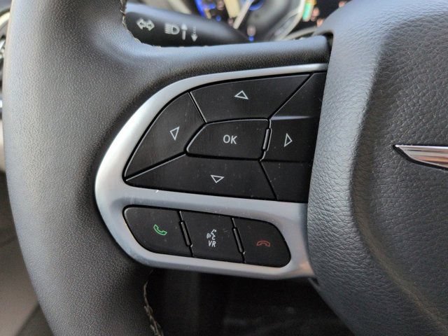 Used 2023 Chrysler Pacifica Touring-L FWD image 22
