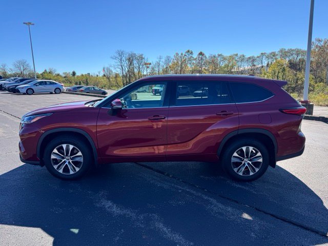 Certified 2022 Toyota Highlander XLE AWD/4WD image 6