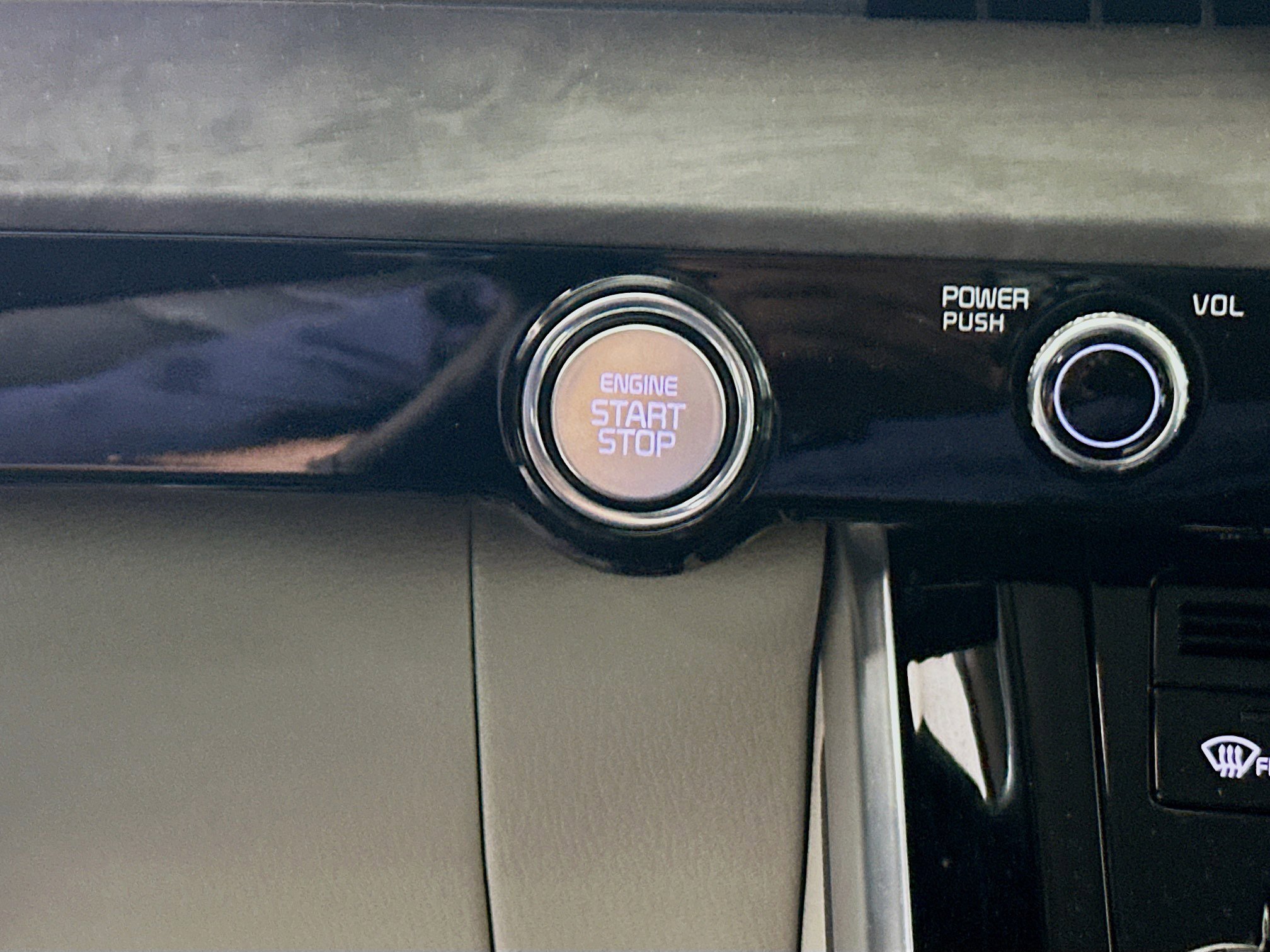 Used 2024 Kia Carnival EX FWD image 20