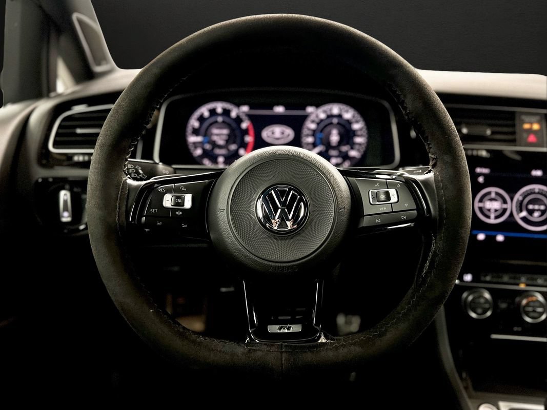 Used 2019 Volkswagen Golf R 4-Door AWD/4WD image 24