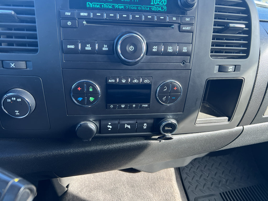 Used 2013 Chevrolet Silverado 2500 LT w/ Interior Plus Package image 16