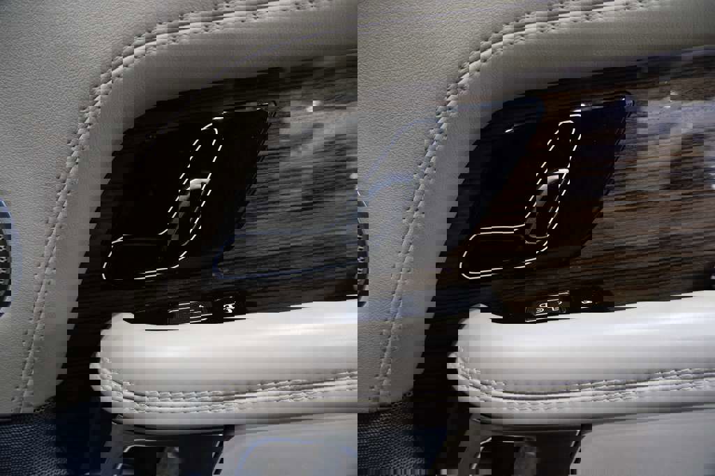 Used 2018 Land Rover Range Rover Long Wheelbase Supercharged image 32