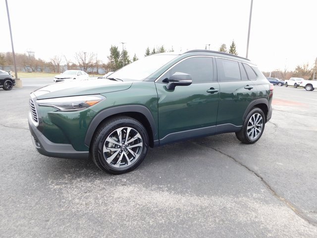 Used 2025 Toyota Corolla Cross XLE w/ Convenience Package image 7