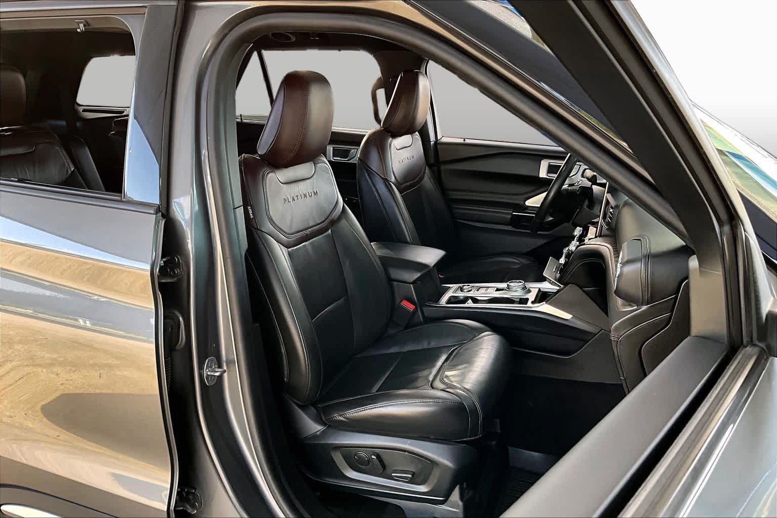 Used 2022 Ford Explorer Platinum w/ Equipment Group 601A AWD/4WD image 9