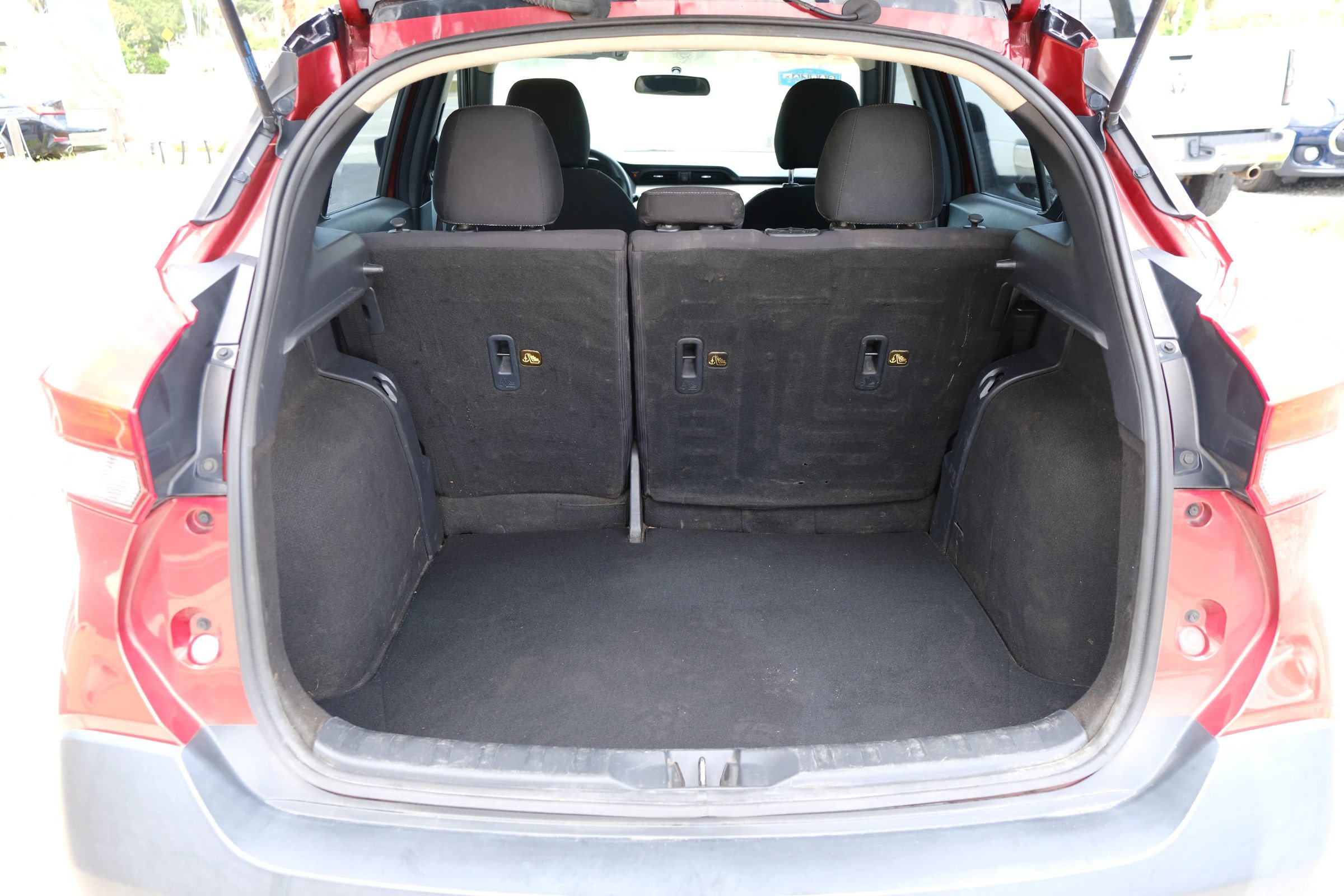 Used 2019 Nissan Kicks SV FWD image 13