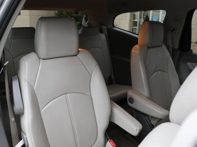 Used 2017 Chevrolet Traverse LT image 12