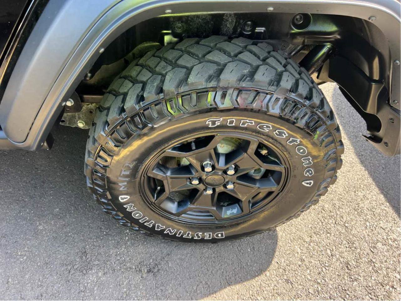 Used 2023 Jeep Wrangler Unlimited w/ Sun & Screen Package image 9