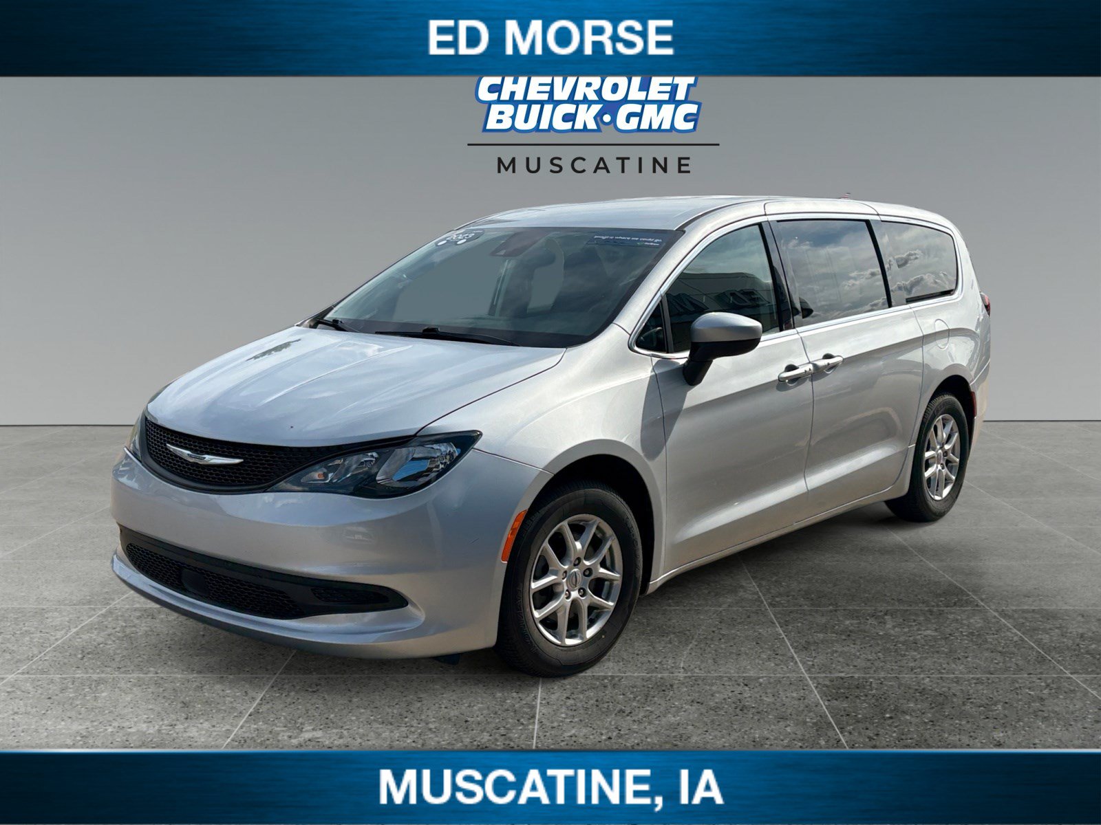 Used 2023 Chrysler Voyager LX FWD image 1