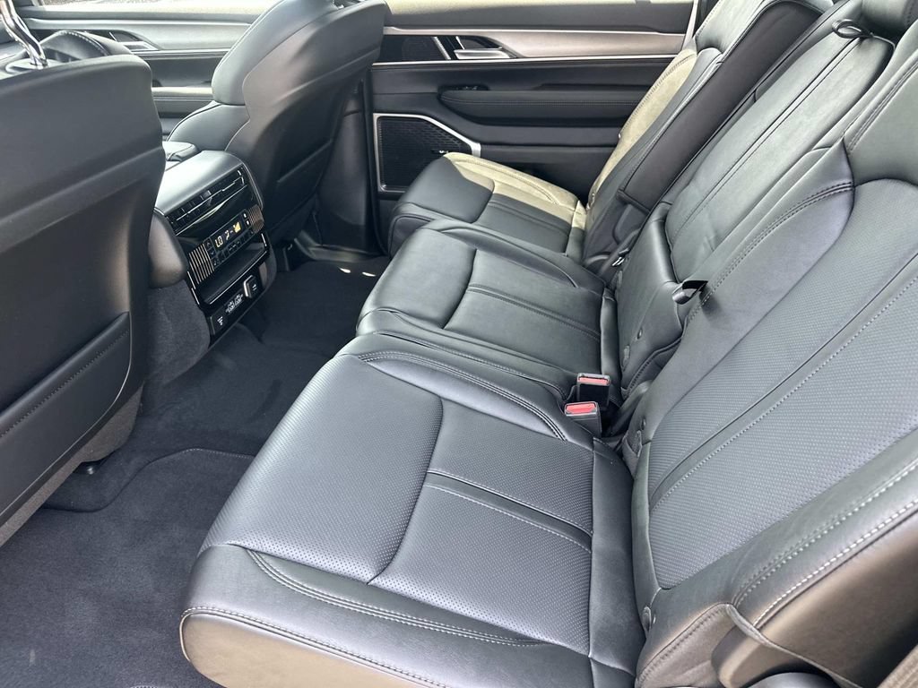 New 2026 Jeep Grand Wagoneer Limited w/ 8-Passenger Seating Package AWD/4WD image 16
