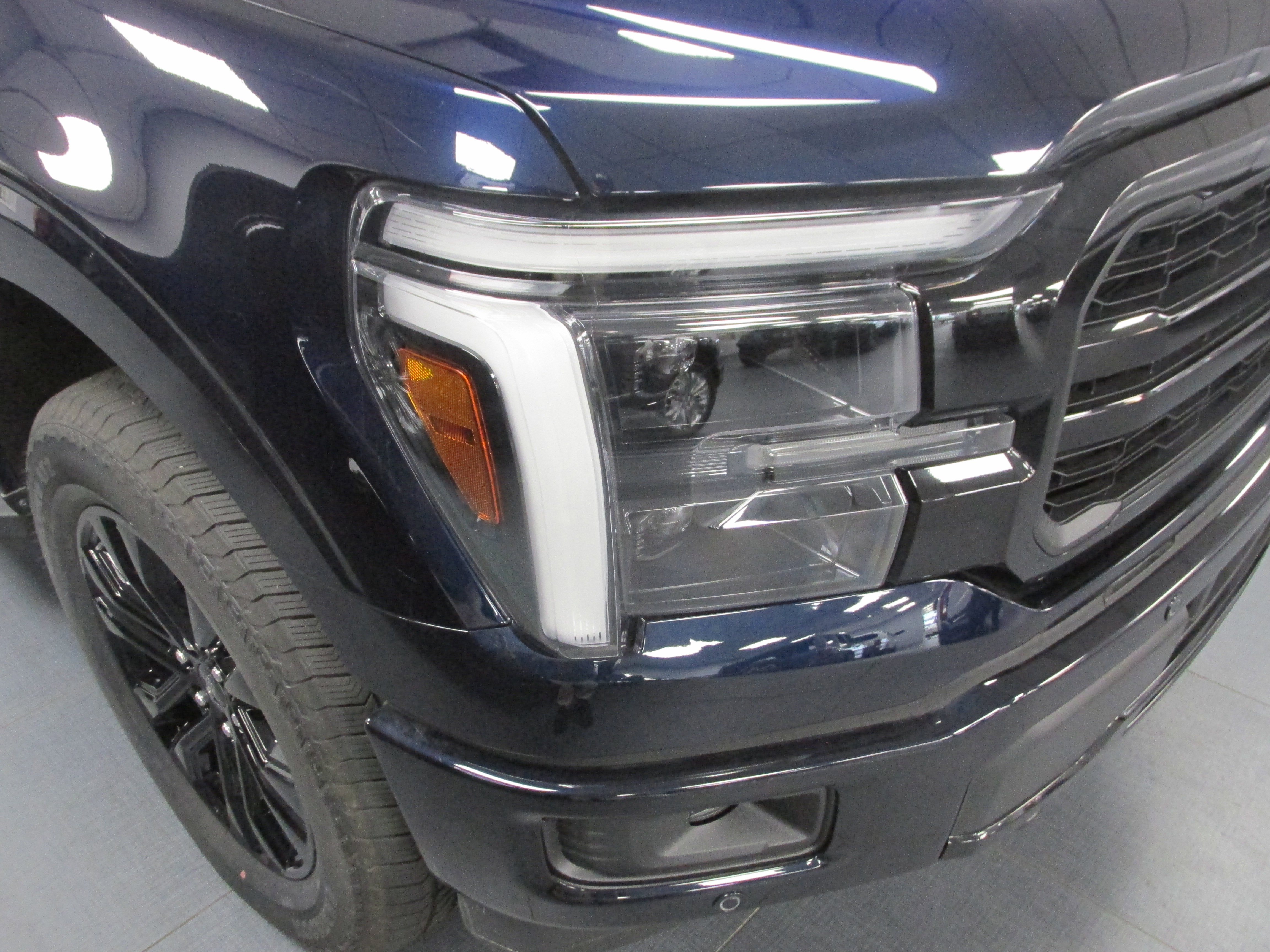 New 2025 Ford F150 Lariat w/ Equipment Group 501A Mid image 10