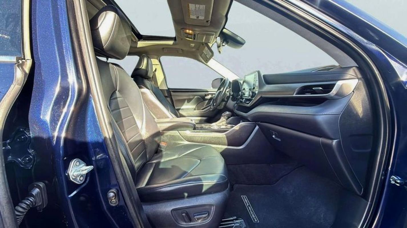 Used 2021 Toyota Highlander XLE image 14