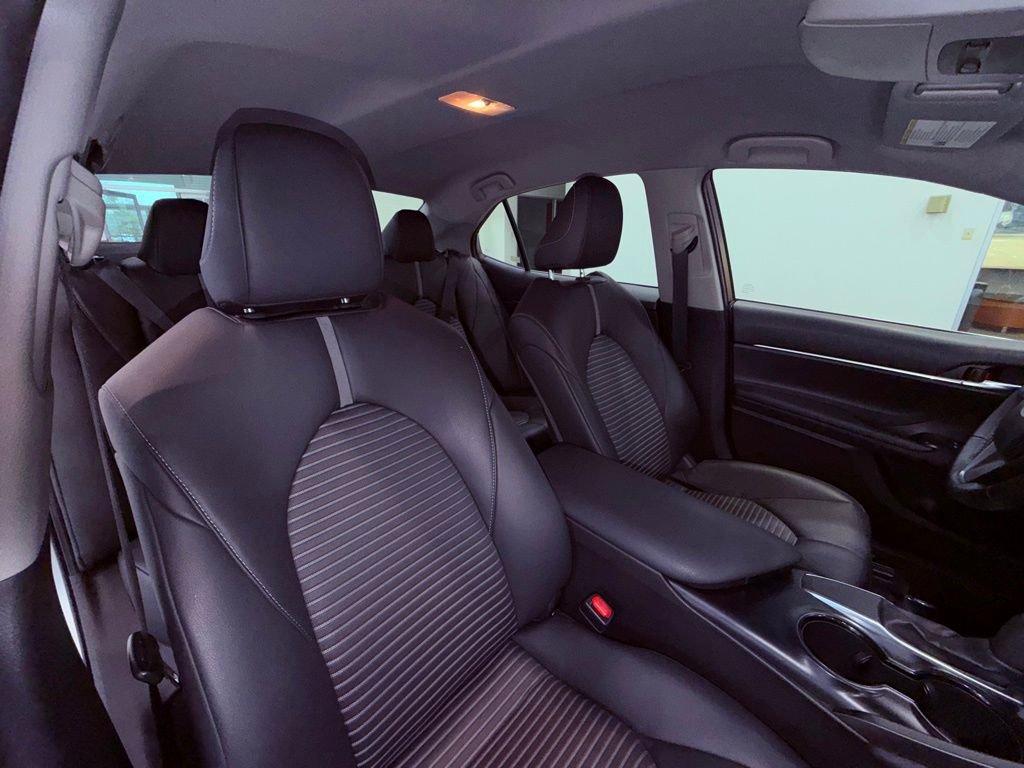 Used 2018 Toyota Camry SE image 9