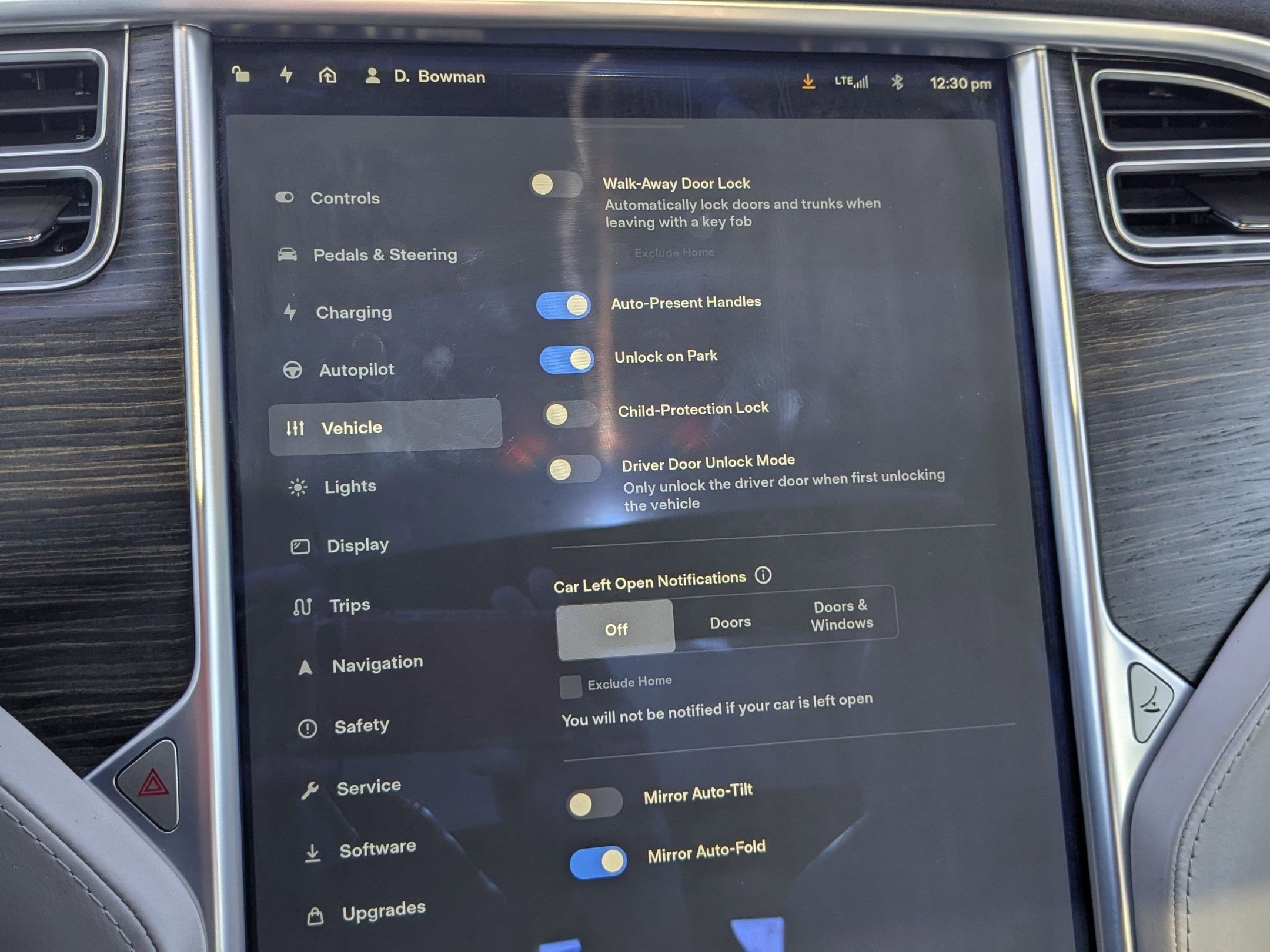 Used 2015 Tesla Model S 85D image 24