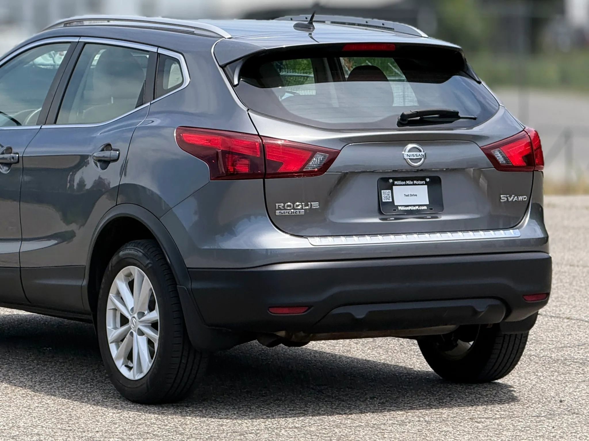 Used 2017 Nissan Rogue Sport SV AWD/4WD image 16