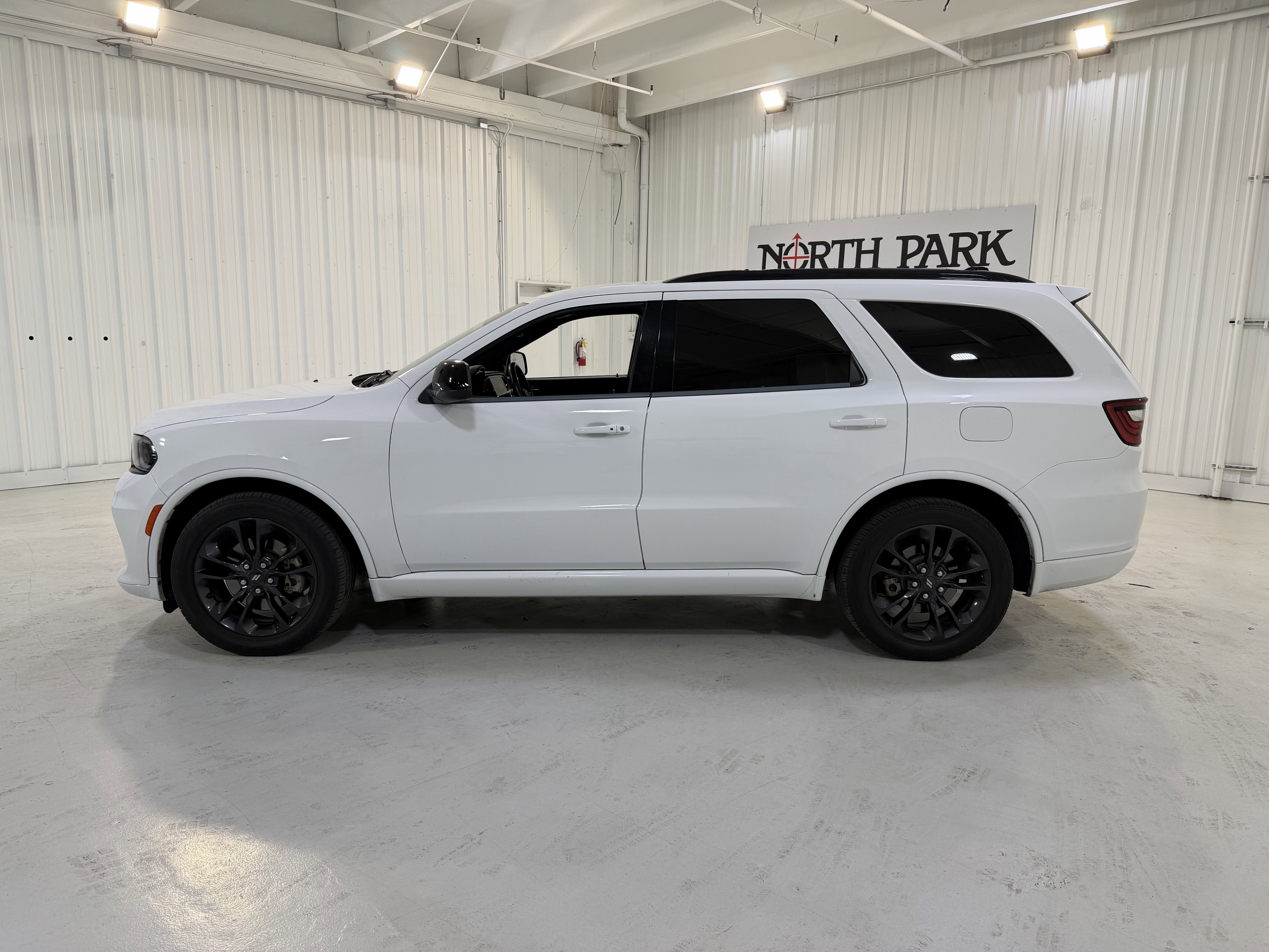 Used 2023 Dodge Durango GT image 2