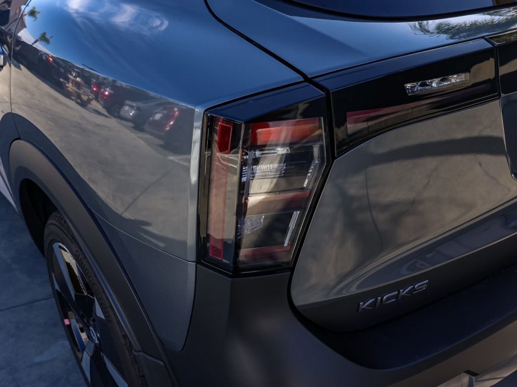 Used 2025 Nissan Kicks SR image 7