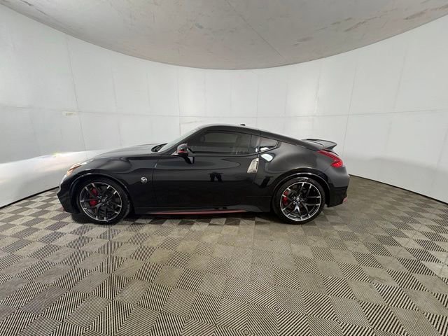 Used 2019 Nissan 370Z NISMO RWD image 2