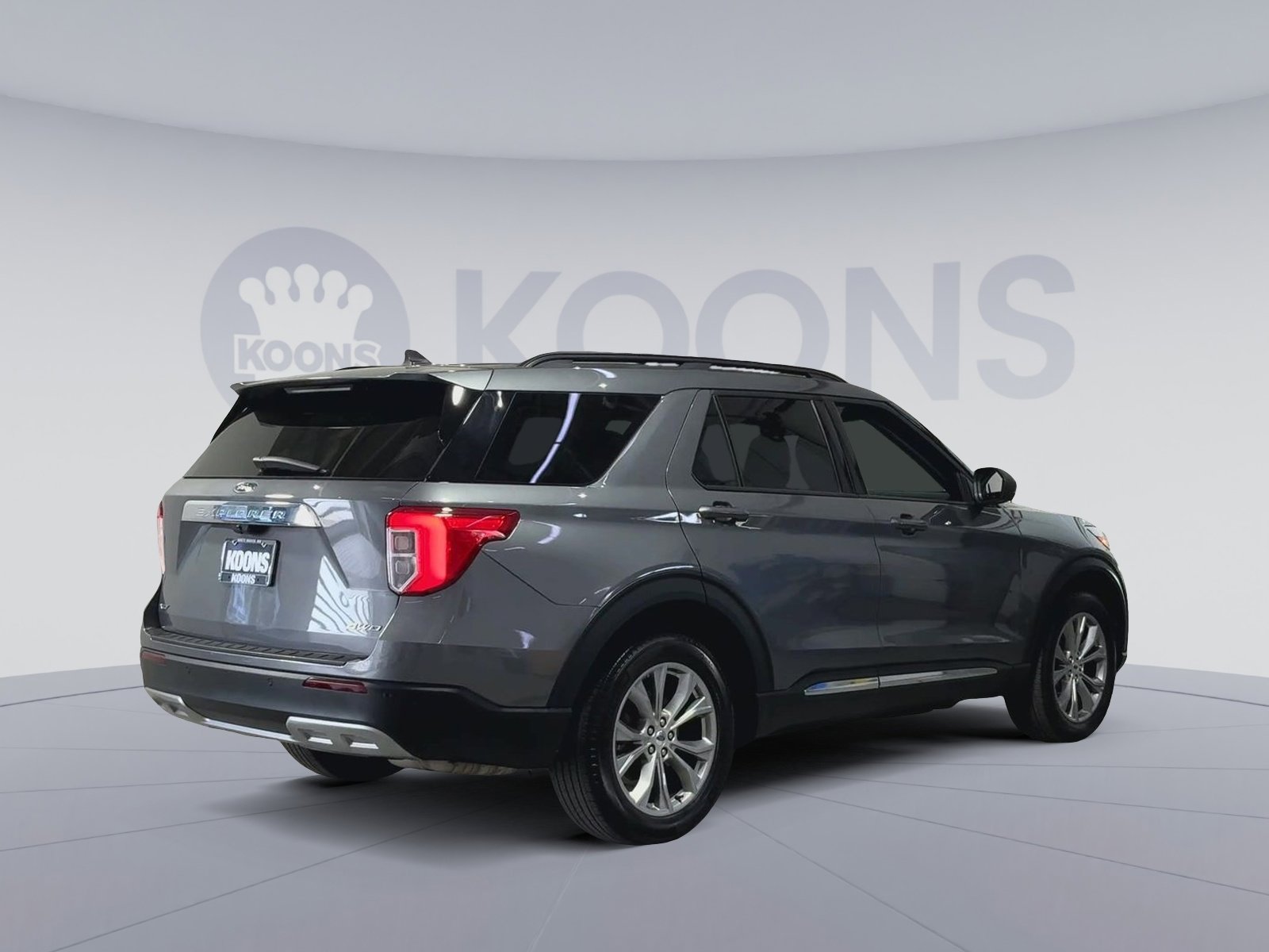 Used 2022 Ford Explorer XLT w/ Equipment Group 202A AWD/4WD image 11