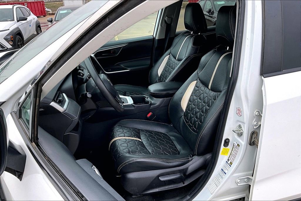 Used 2022 Toyota RAV4 LE image 31