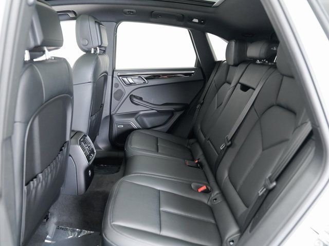 Certified 2025 Porsche Macan image 24