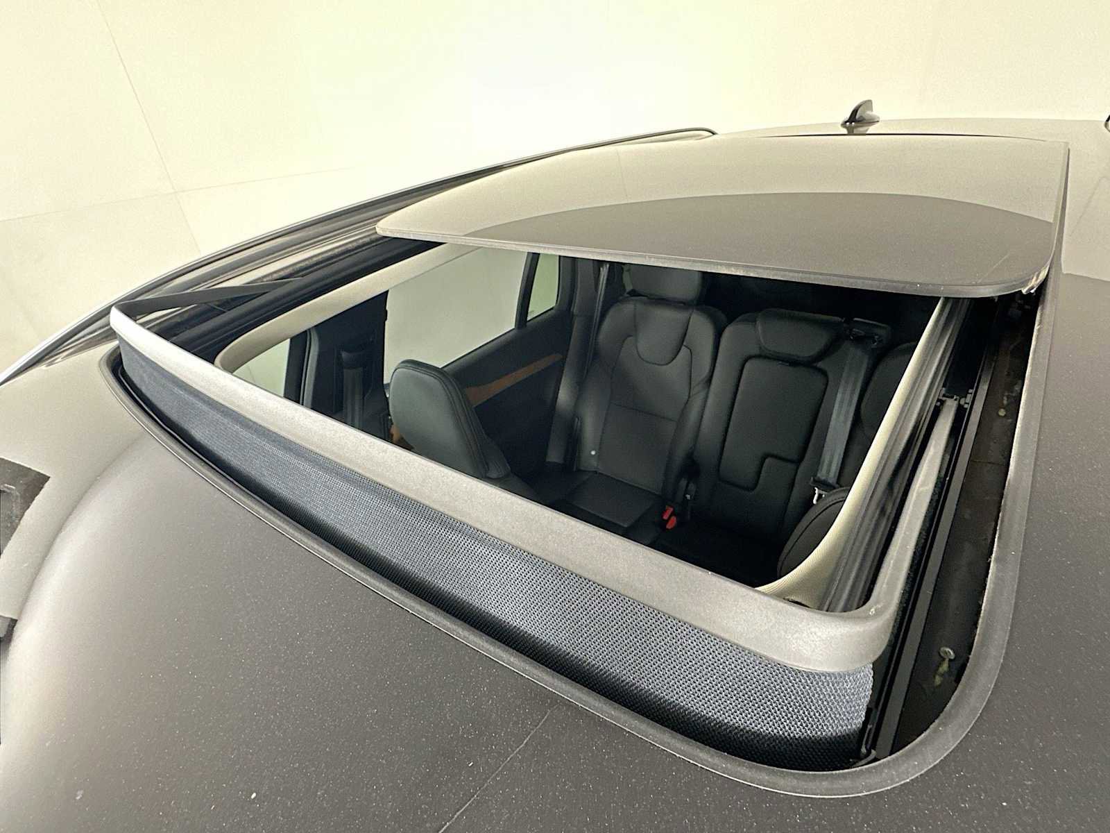 Used 2025 Volvo XC90 B5 Plus w/ Protection Package Premier image 20