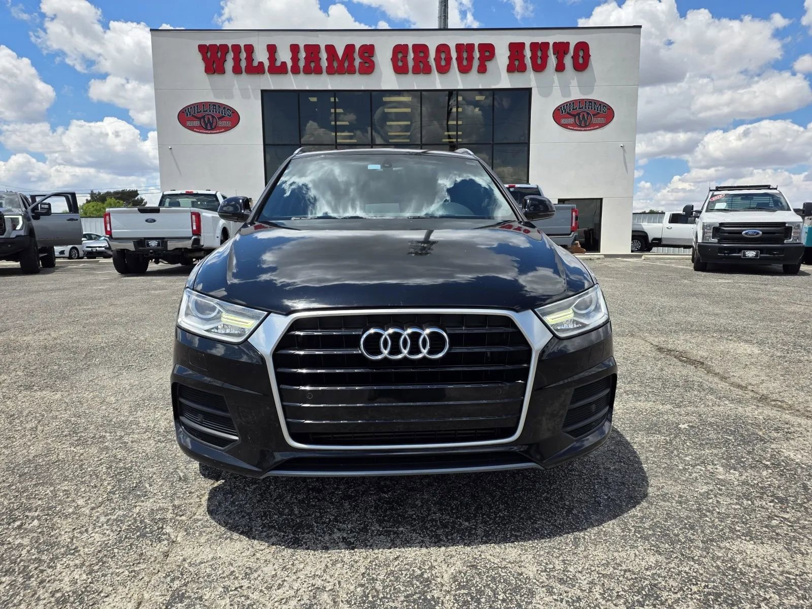 Used 2017 Audi Q3 2.0T Premium Plus w/ Premium Plus Package FWD image 2