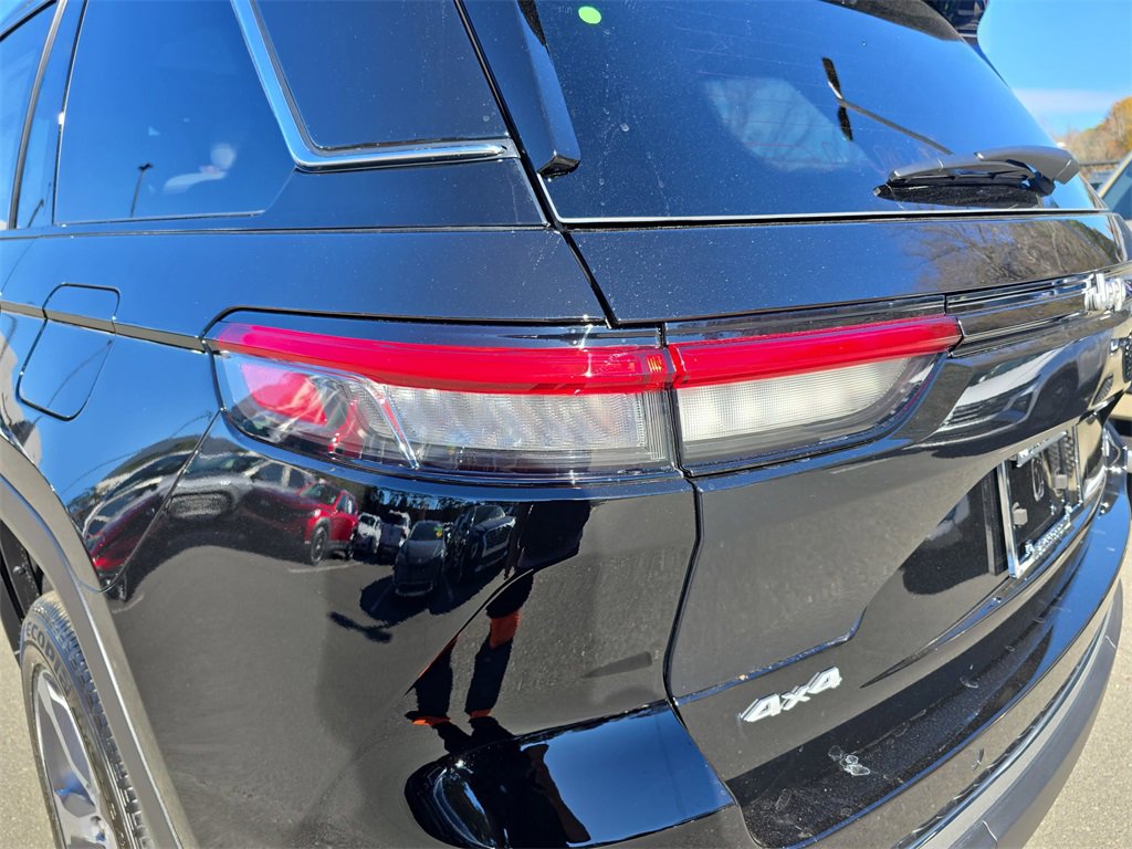 New 2025 Jeep Grand Cherokee Limited w/ Luxury Tech Group II image 36