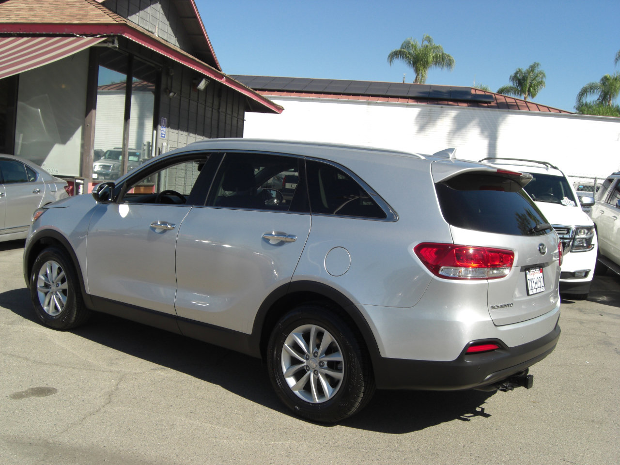 Used 2017 Kia Sorento LX w/ LX Convenience Package image 8