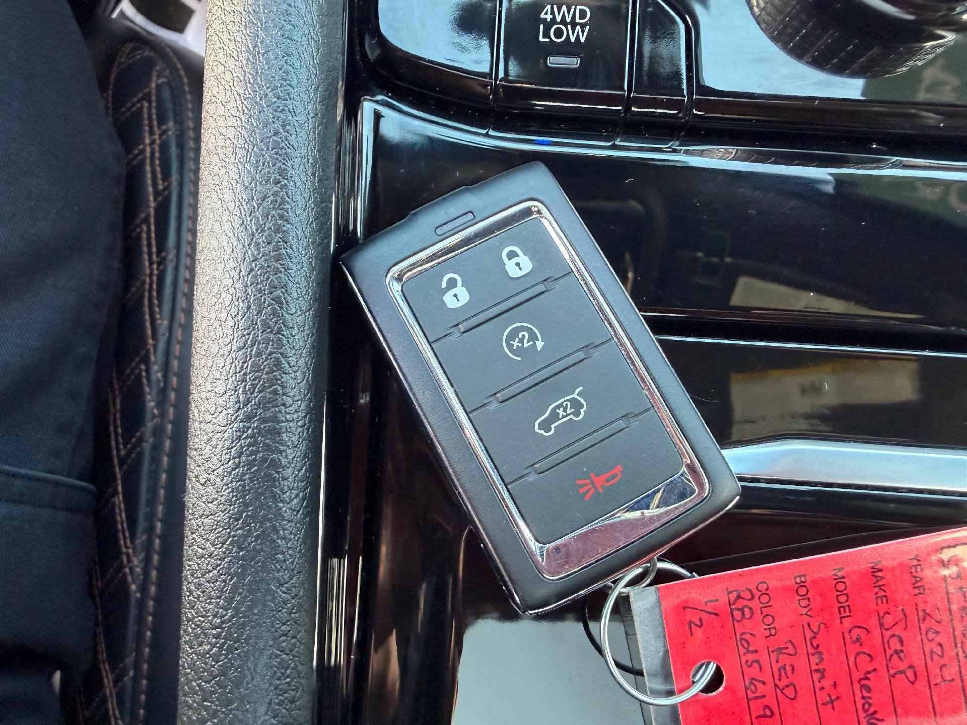 Used 2024 Jeep Grand Cherokee L Summit AWD/4WD image 34