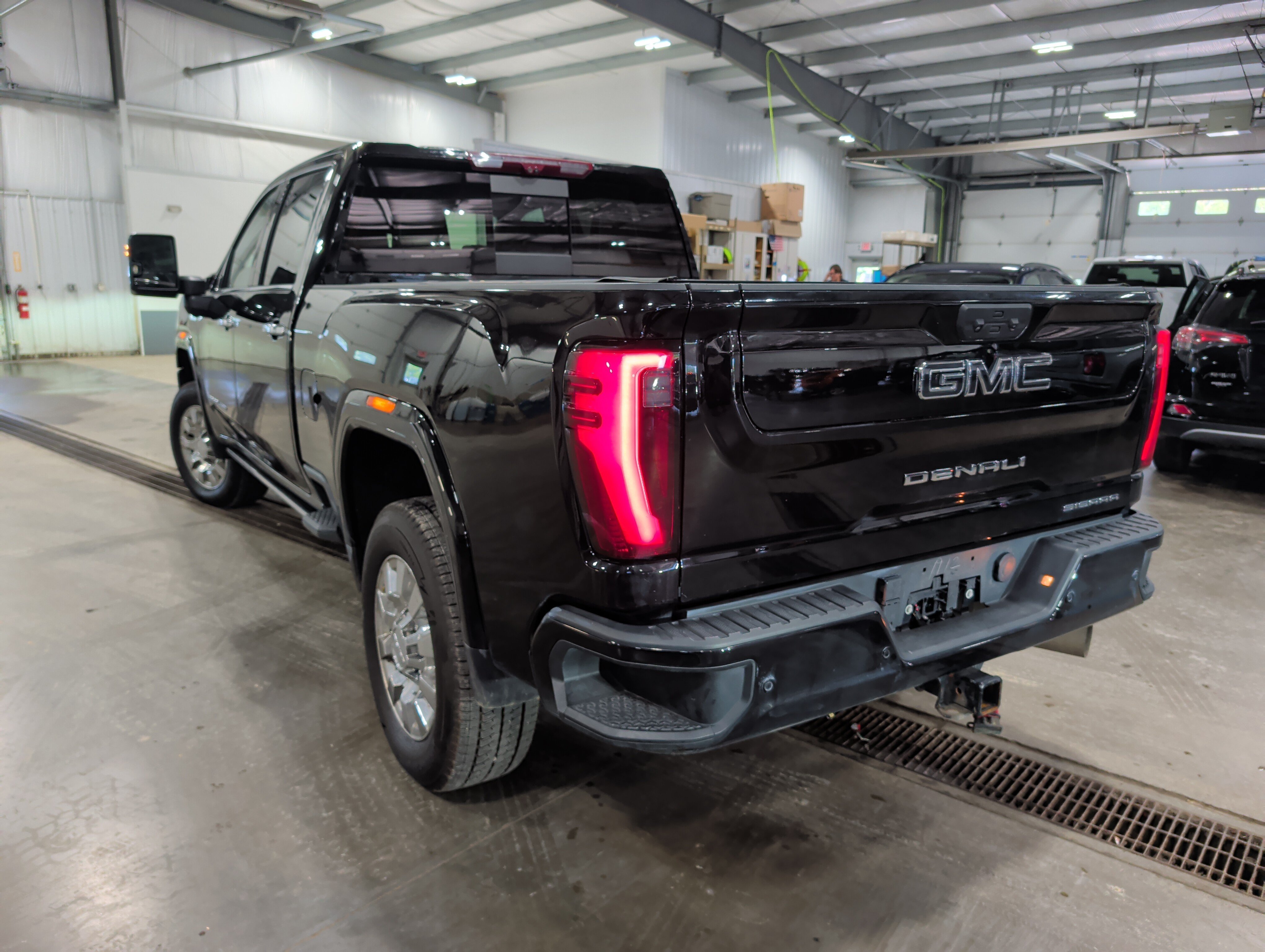 Used 2024 GMC Sierra 3500 Denali Ultimate AWD/4WD image 4