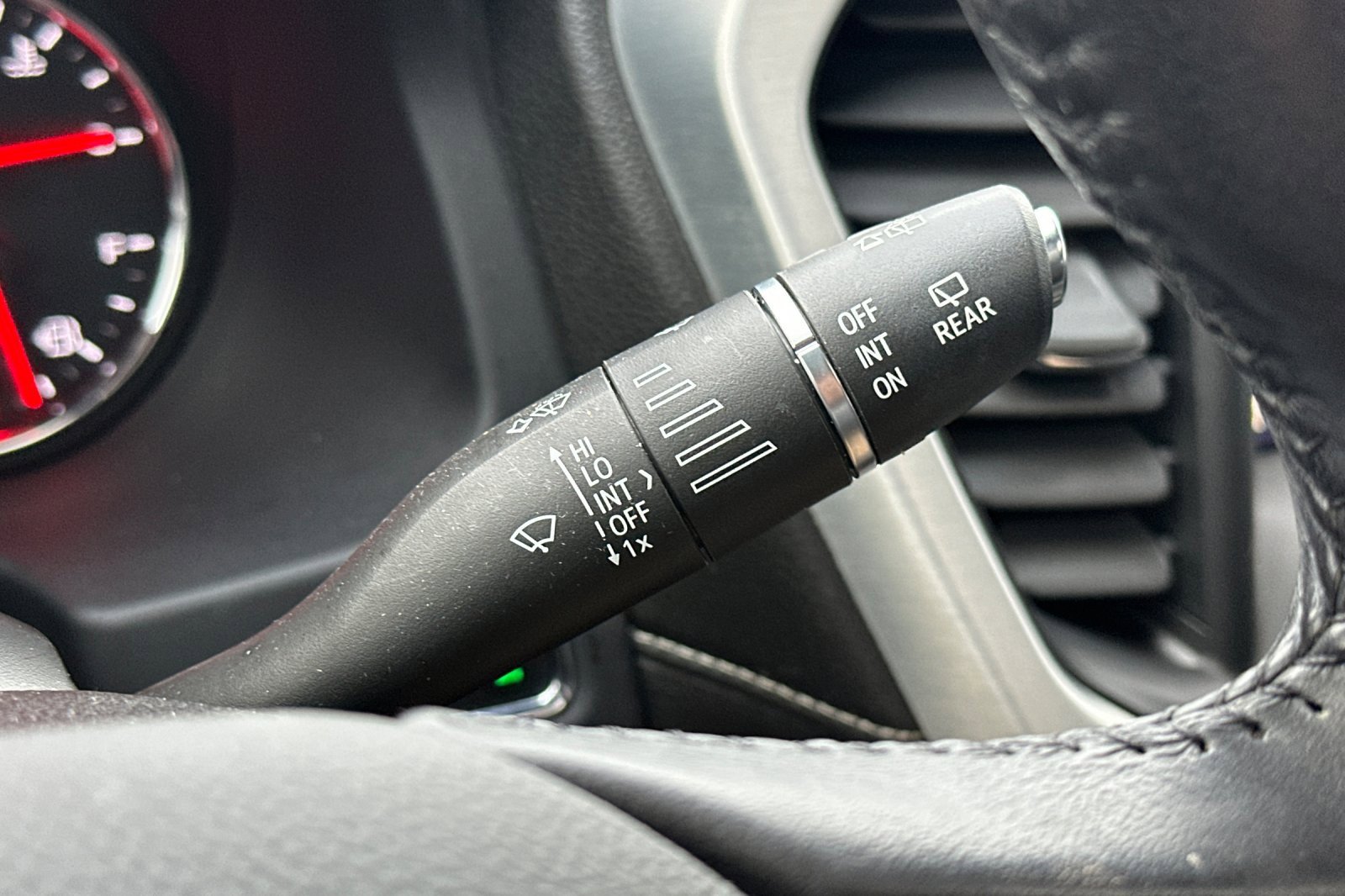 Used 2021 GMC Acadia SLT w/ Elevation Edition image 40