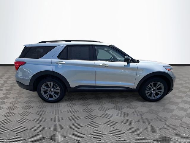 Used 2022 Ford Explorer XLT w/ Equipment Group 202A AWD/4WD image 8