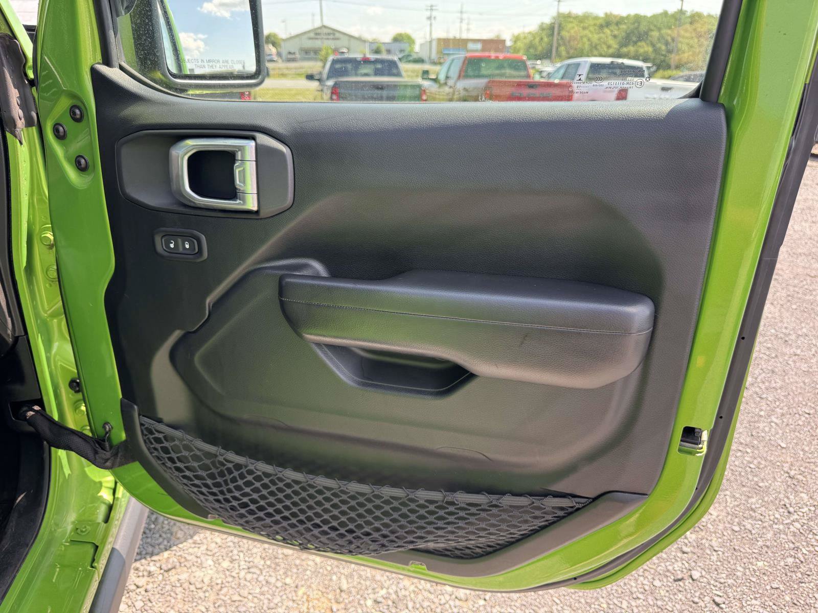 Used 2019 Jeep Wrangler Unlimited Rubicon w/ Cold Weather Group AWD/4WD image 16